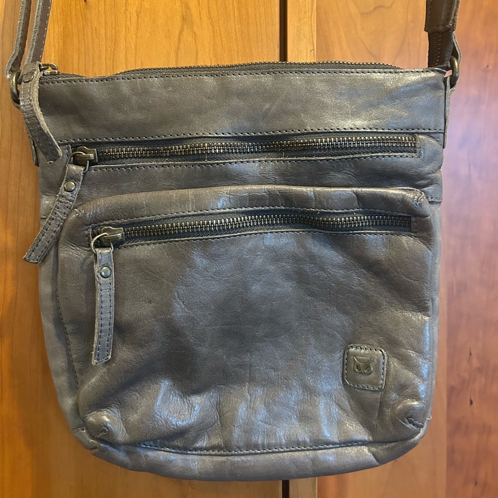Wise Owl Gray leather cross-body purse, lots of zippers